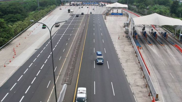 Data H-2 Libur Nataru: Lonjakan Lalu Lintas Hingga 40 Persen di Gerbang Tol Cikampek Utama