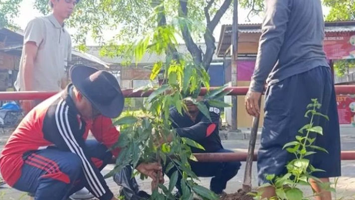 Desa Burangkeng Tanam 500 Pohon untuk Cegah Dampak Perubahan Iklim