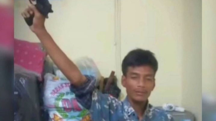 Pemuda di Cikarang Berurusan dengan Polisi Gara-Gara Pamer Pistol