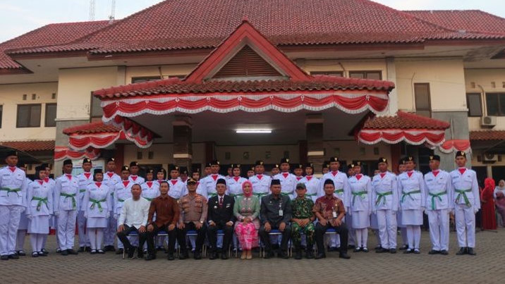 Camat Setu Kukuhkan Anggota Paskibraka Kecamatan Setu 2025
