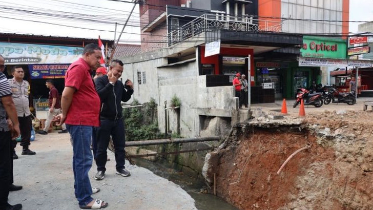 Wali Kota Bekasi Tinjau Revitalisasi Jembatan 0 dan Pembangunan Polder Air