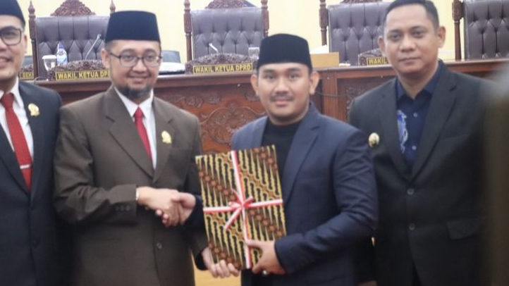 Bupati Bekasi Sampaikan Pendapat Akhir Dua Raperda Strategis dalam Rapat Paripurna