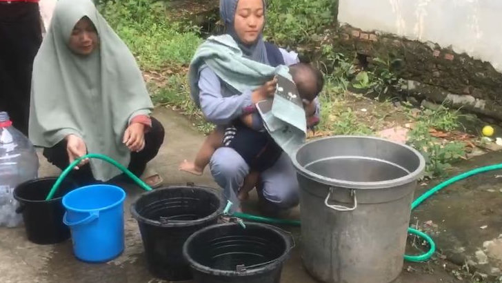 Krisis Air Bersih di Perumahan Bumi Kahuripan Indah, Bekasi: Warga Terpaksa Beli Air Galon Setiap Hari