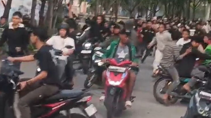 Situasi di Dekat Markas Polres Metro Bekasi Kota Memanas, Kericuhan Tak Terhindarkan