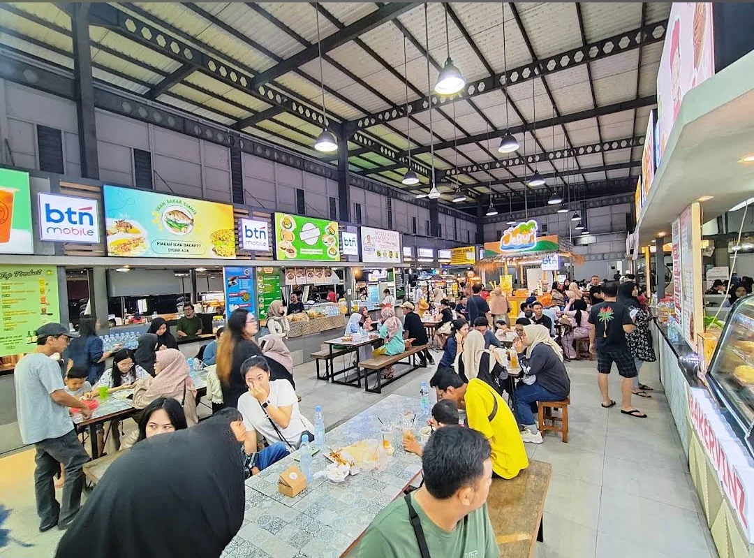 Suasana Ramai di GW Food Grand Wisata, Tambun Selatan