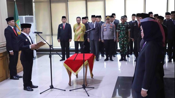 Bupati Ade Kuswara Kunang Lantik 14 Pejabat Tinggi Pratama Pemkab Bekasi